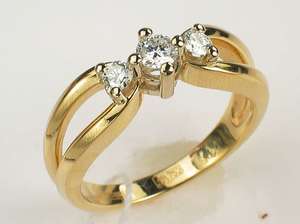  Кольца с тремя бриллиантами для помолвки