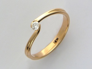Кольцо с бриллиантом  от дома Эстет