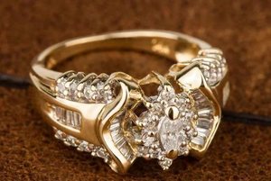  Бриллиантовое кольцо от Версаче для помолвки