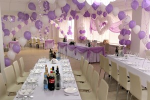 Украшение свадебного зала воздушными шарами: монгольфьеры